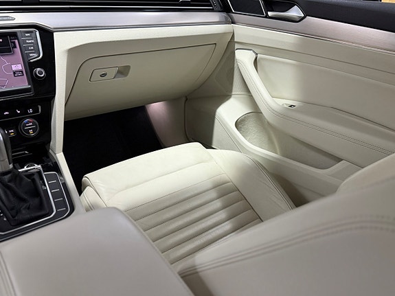 Volkswagen Passat 13 of 17