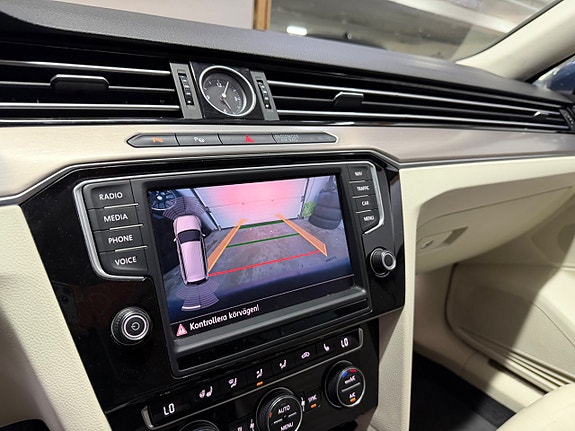 Volkswagen Passat 16 of 17
