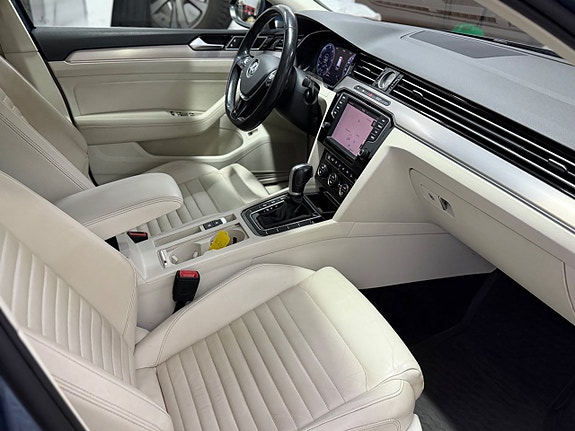 Volkswagen Passat 15 of 17