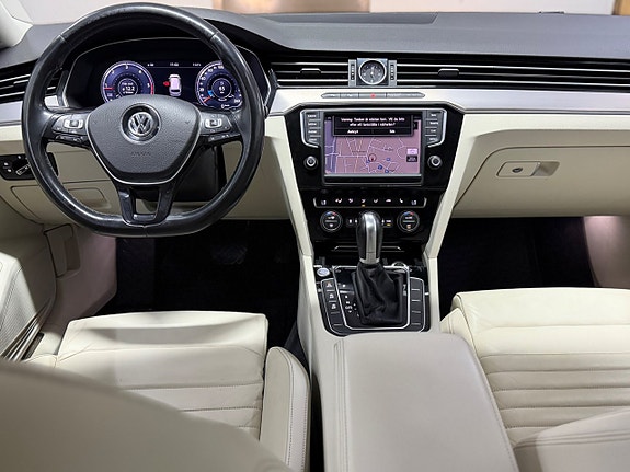 Volkswagen Passat 9 of 17