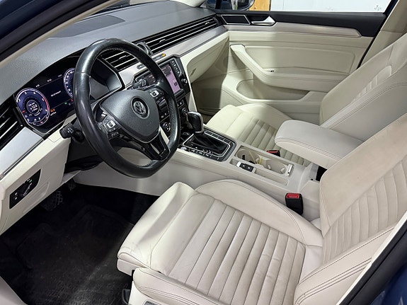 Volkswagen Passat 14 of 17