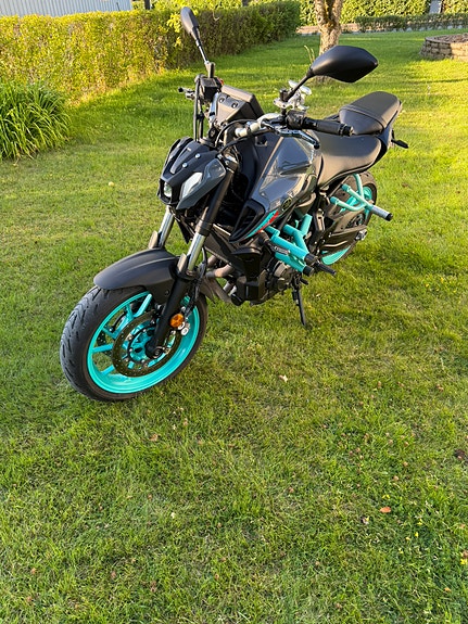 Yamaha MT-07 / Stuntkittad / Helsystem 4 of 4