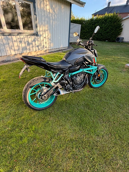 Yamaha MT-07 / Stuntkittad / Helsystem 2 of 4