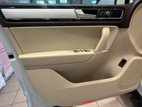 Volkswagen Touareg 7 of 15