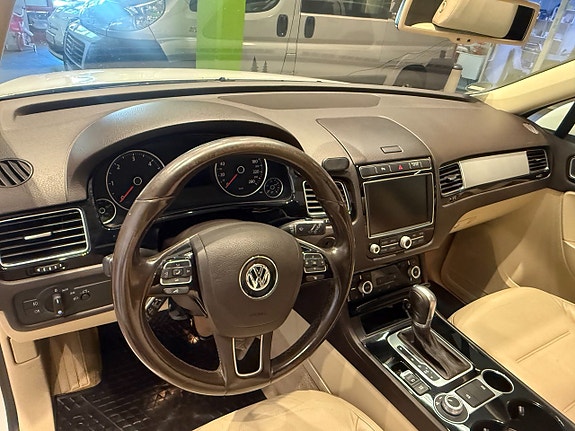 Volkswagen Touareg 9 of 15