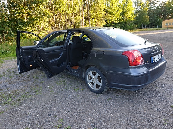 Toyota Avensis 3 of 10