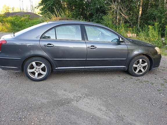 Toyota Avensis 7 of 10