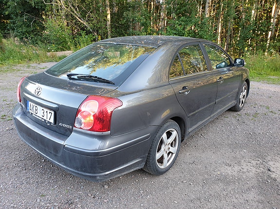 Toyota Avensis 6 of 10