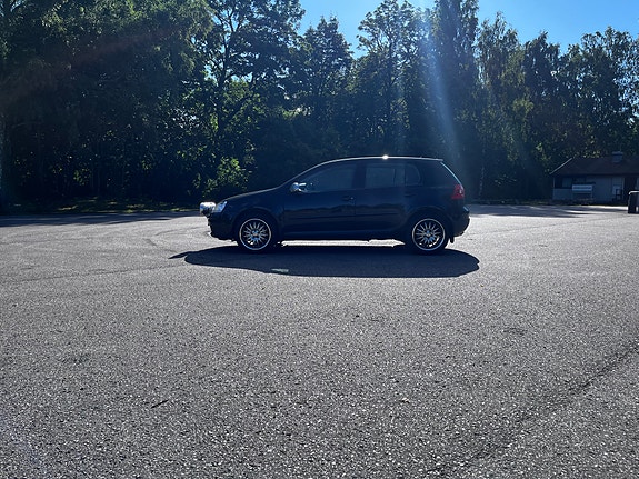 Volkswagen Golf V 2 of 13