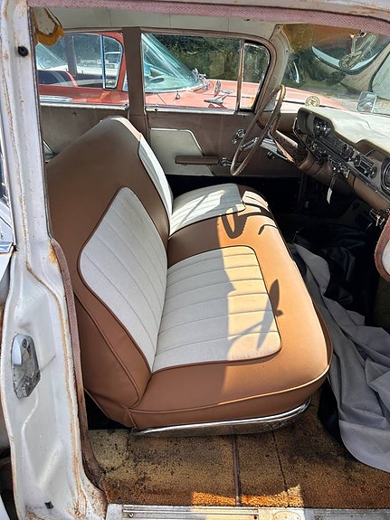 Oldsmobile 88 3 of 8