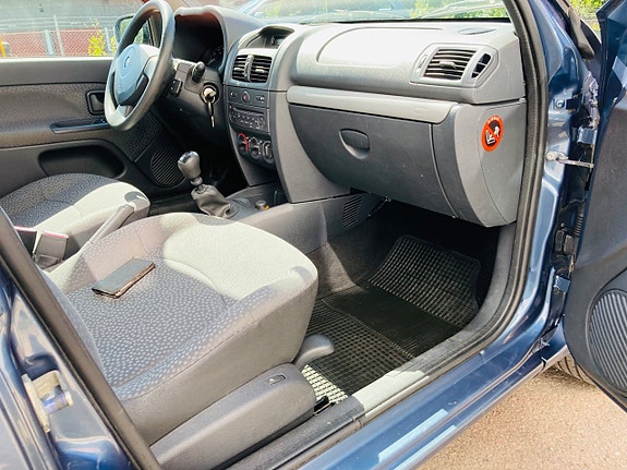 Renault Clio 6 of 7