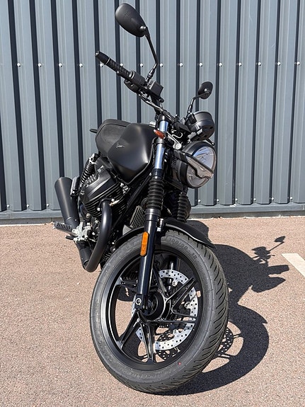 Moto Guzzi V7 STONE NERO RUVIDO 3 of 4