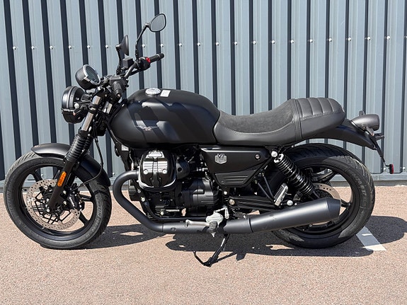 Moto Guzzi V7 STONE NERO RUVIDO 4 of 4