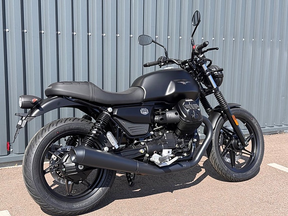 Moto Guzzi V7 STONE NERO RUVIDO 2 of 4