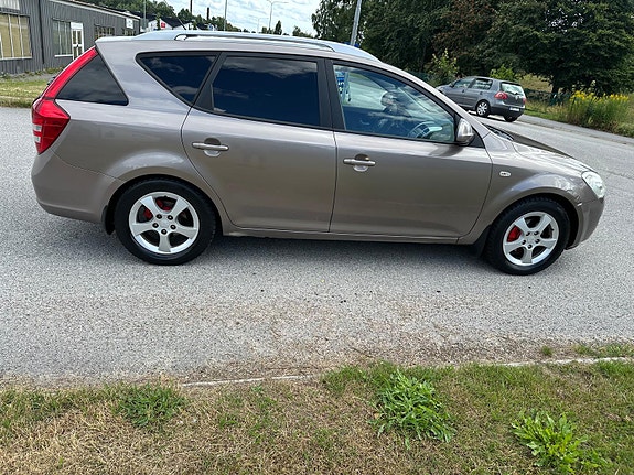 Kia Ceed 2 of 7