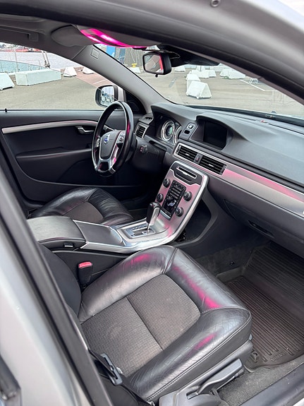 Volvo V70 4 of 5