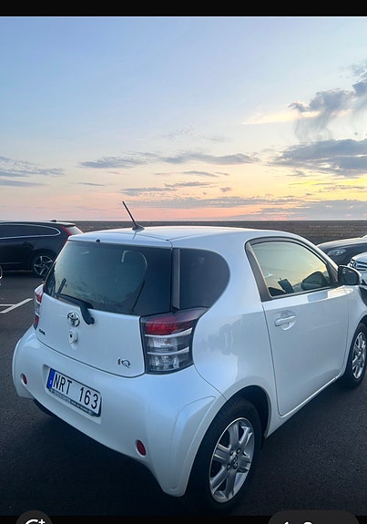 Toyota IQ 4 of 5