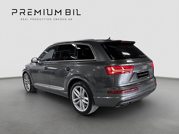 Audi Q7 2 of 16
