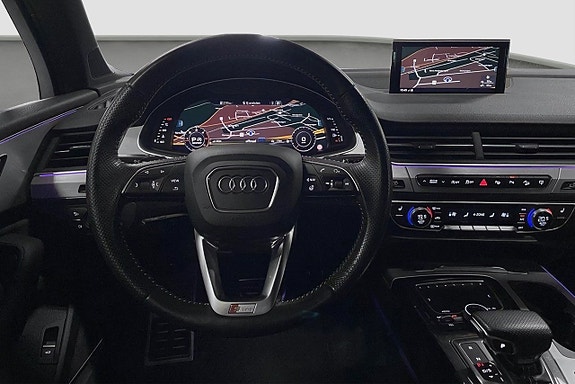 Audi Q7 8 of 16