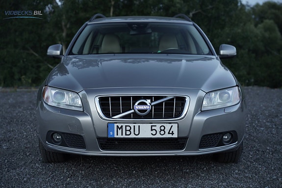 Volvo V70 2 of 13