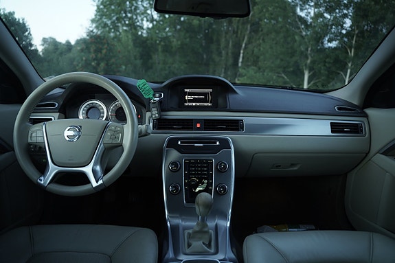 Volvo V70 11 of 13