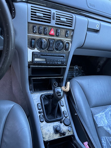 Mercedes-Benz E300 d 11 of 14