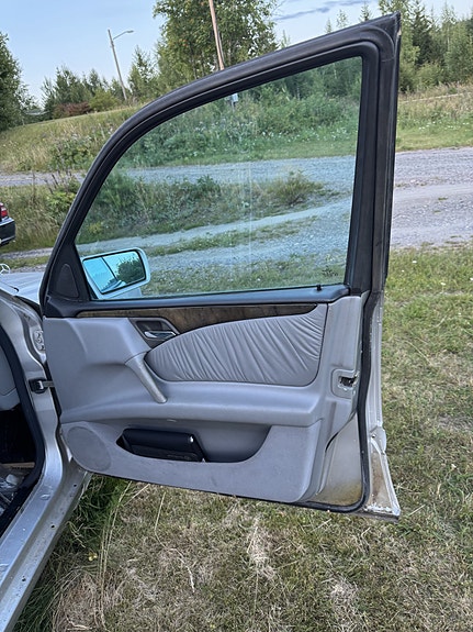 Mercedes-Benz E300 d 10 of 14