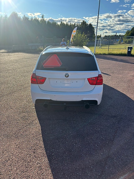 BMW 320xd 3 of 13