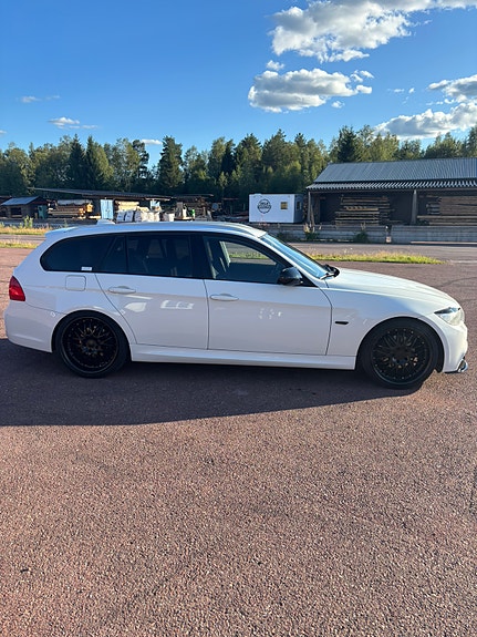 BMW 320xd 4 of 13