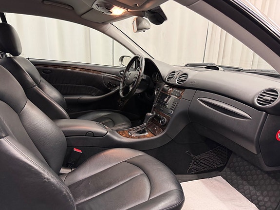 Mercedes-Benz CLK350 15 of 24
