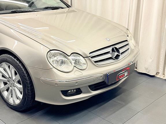 Mercedes-Benz CLK350 3 of 24