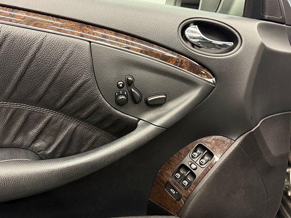 Mercedes-Benz CLK350 10 of 24