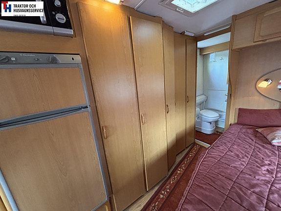 Kabe ROYAL 720 TDL KS med stor toa och dusch -02 16 of 18