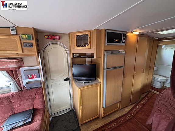Kabe ROYAL 720 TDL KS med stor toa och dusch -02 11 of 18