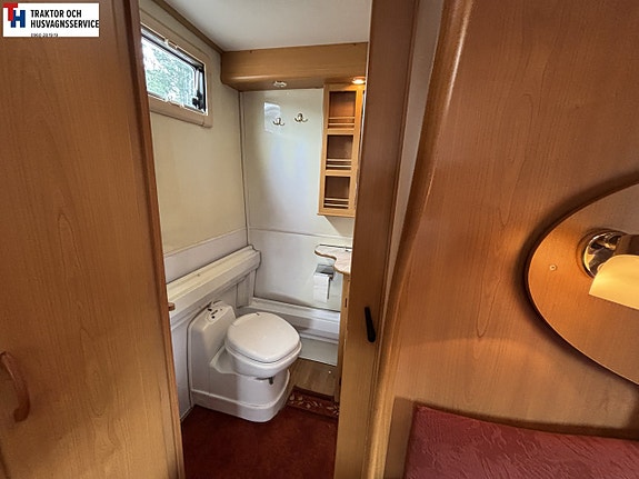 Kabe ROYAL 720 TDL KS med stor toa och dusch -02 17 of 18