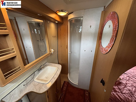 Kabe ROYAL 720 TDL KS med stor toa och dusch -02 18 of 18