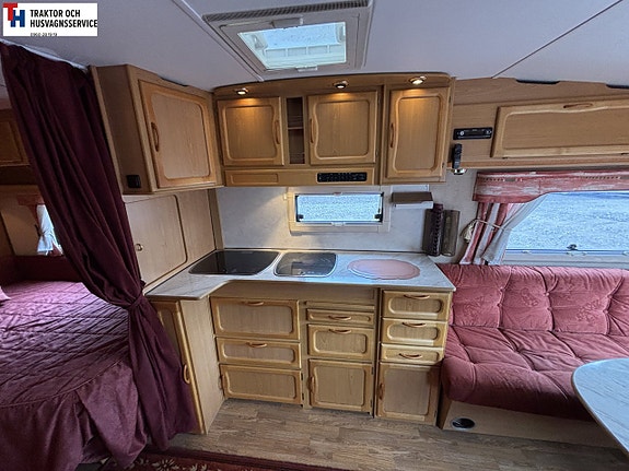 Kabe ROYAL 720 TDL KS med stor toa och dusch -02 12 of 18