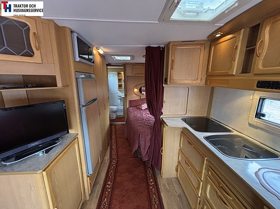 Kabe ROYAL 720 TDL KS med stor toa och dusch -02 14 of 18