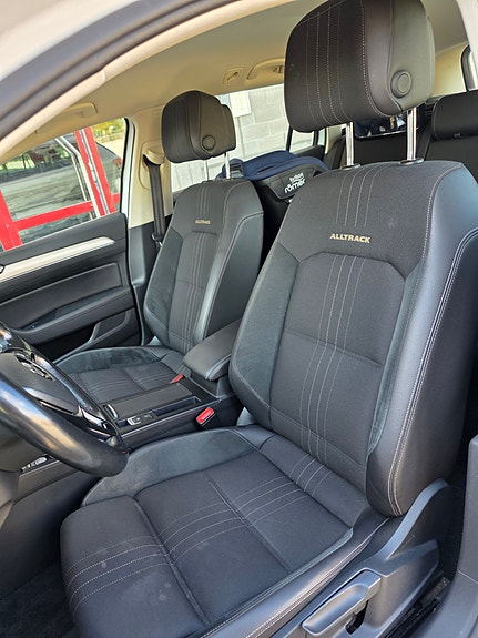 Volkswagen Passat Alltrack 6 of 9