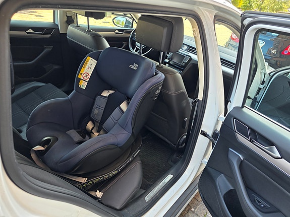Volkswagen Passat Alltrack 5 of 9