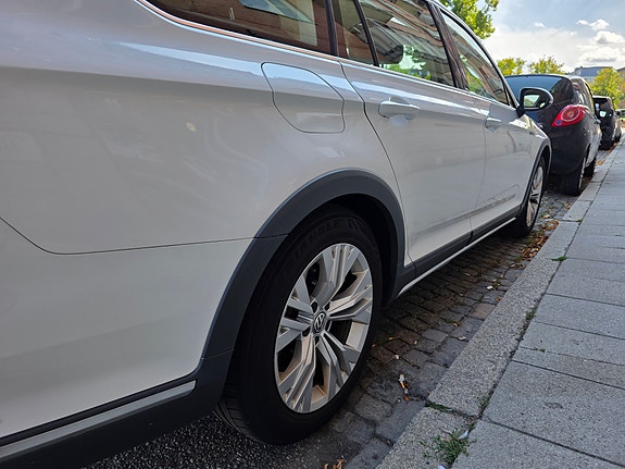 Volkswagen Passat Alltrack 7 of 9