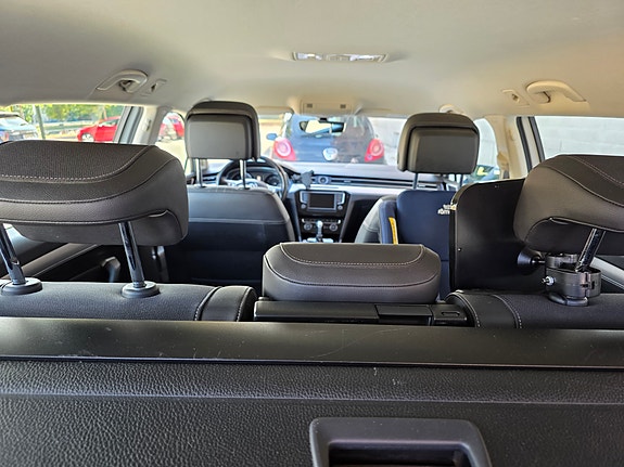 Volkswagen Passat Alltrack 8 of 9