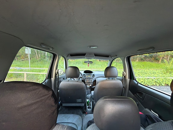 Toyota Yaris Verso 4 of 8