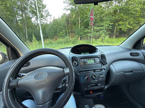 Toyota Yaris Verso 8 of 8