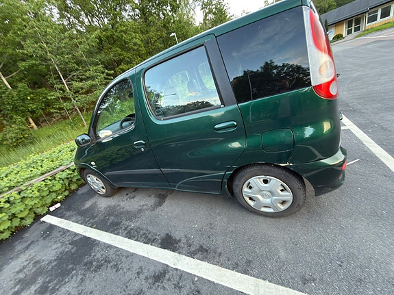 Toyota Yaris Verso 2 of 8