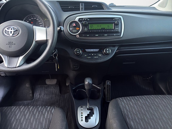 Toyota Yaris 23 of 30