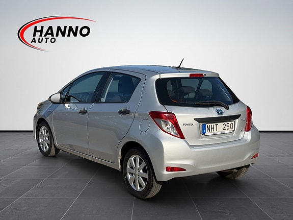 Toyota Yaris 3 of 30