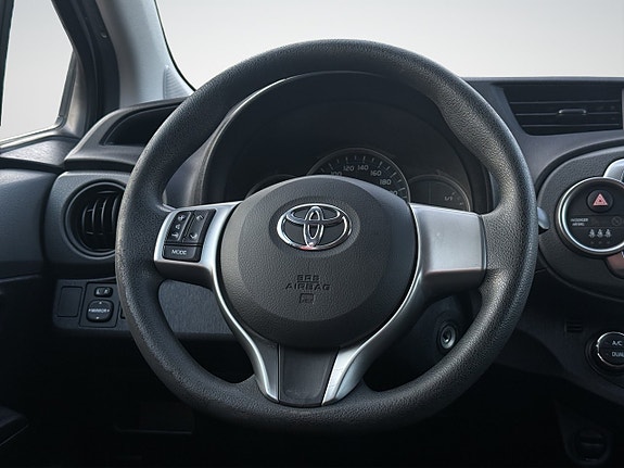 Toyota Yaris 24 of 30