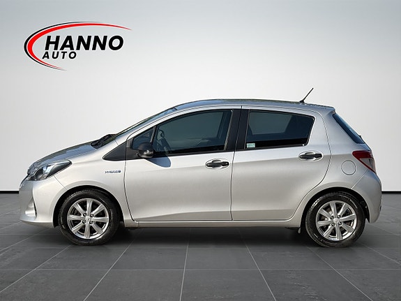Toyota Yaris 2 of 30