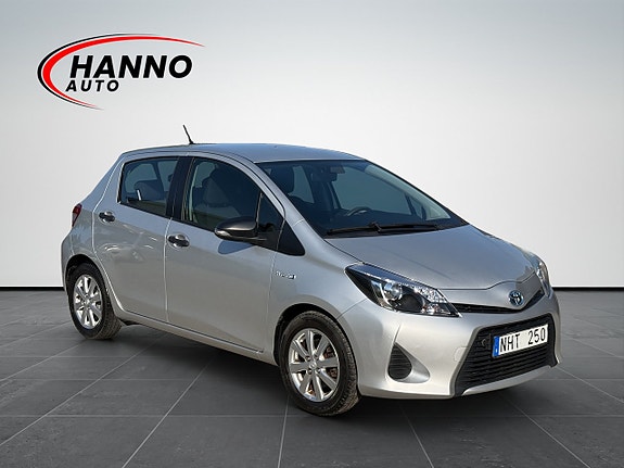 Toyota Yaris 7 of 30